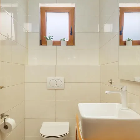 Alora Zadarvillas * Pridraga