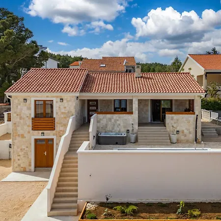 Alora Zadarvillas * Pridraga