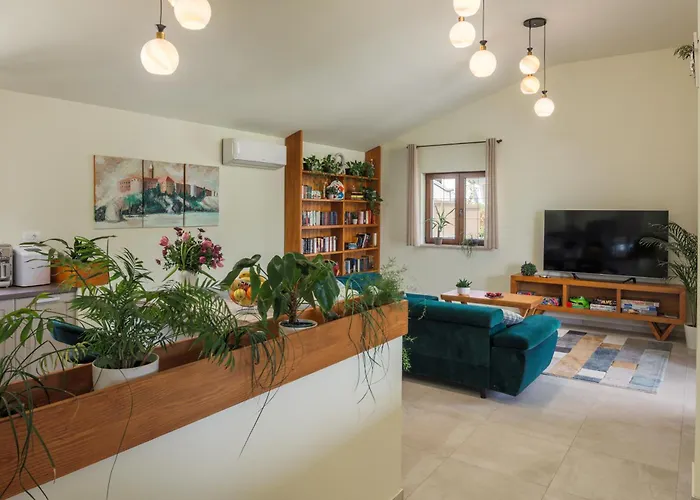 Villa Alora *