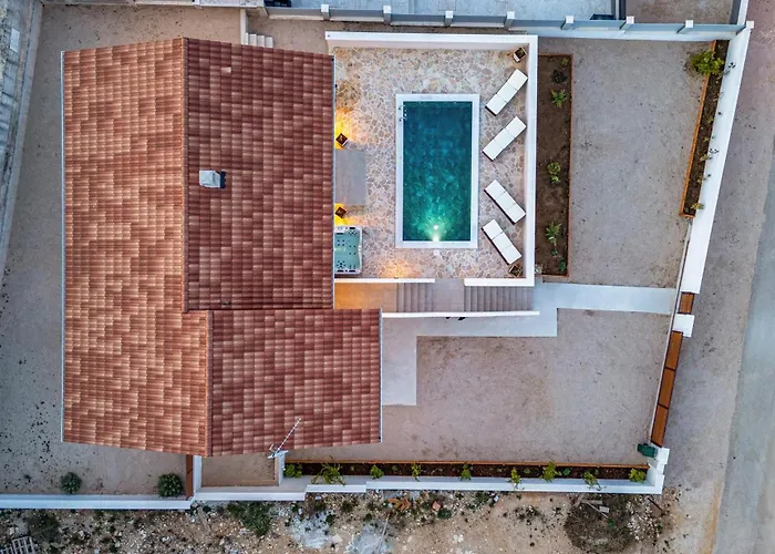 Alora Villa