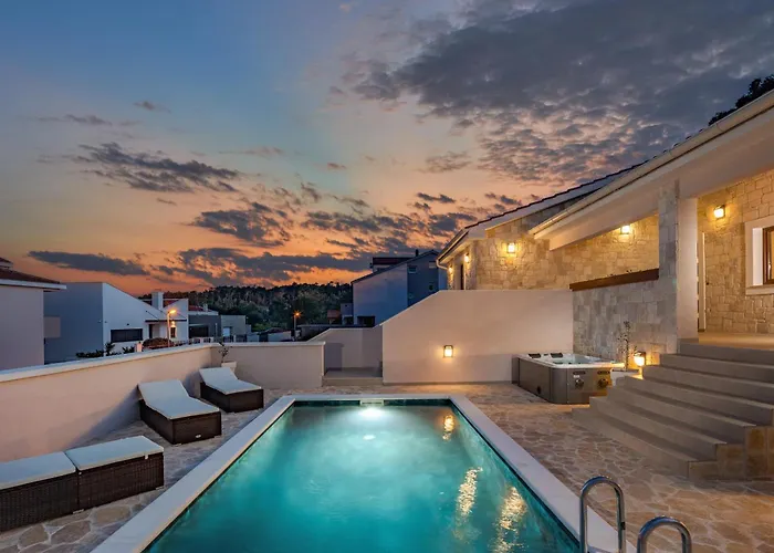 Villa Alora *