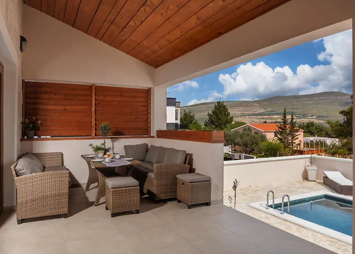 Alora Villa